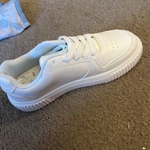 Temu brand White sneakers - Size 7.5